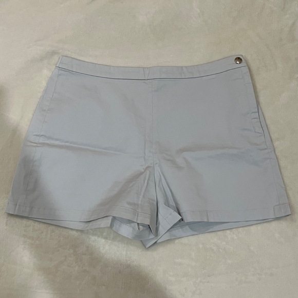 Theory Pants - theory side button khaki shorts size 4